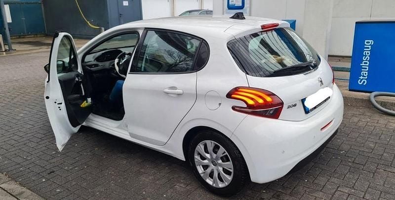 Gebraucht Peugeot 208 Active 68 PS (50 kW) 2017 Weiß Kleinwagen