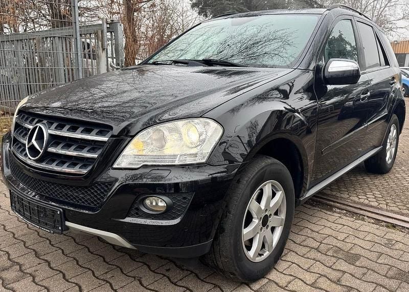Schwarz Gebraucht 2010 Mercedes ML350 SUV | 6.500 € (Fairer Preis) - Bild 1/4