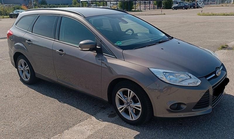 Braun Gebraucht 2014 Ford Focus SYNC Edition Kombi | 4.500 € (Guter Preis) - Bild 1/4