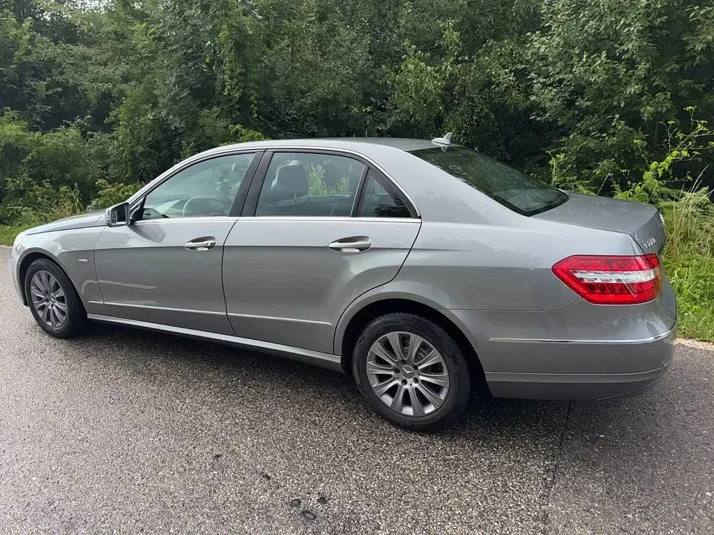 Gebraucht Mercedes E220 Avantgarde 170 PS (125 kW) 2011 Grau Limousine