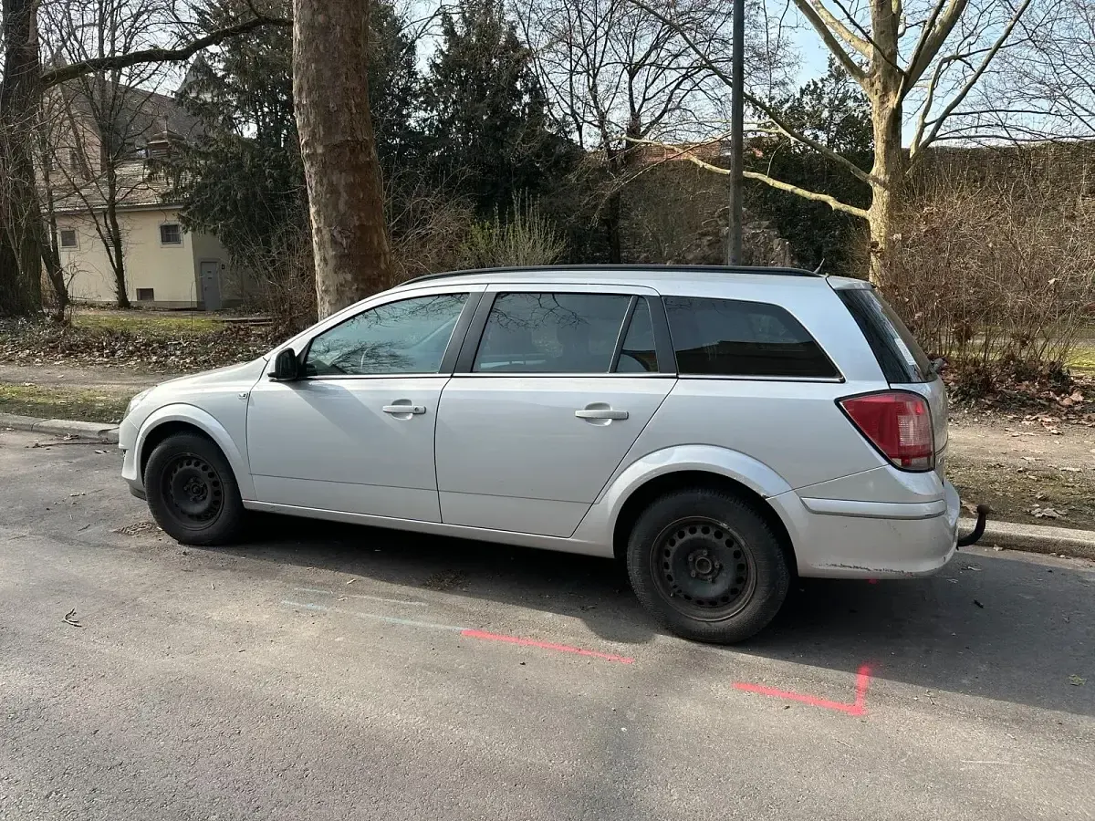 Gebraucht Opel Astra 110 PS (80 kW) 2010 Silber Kombi