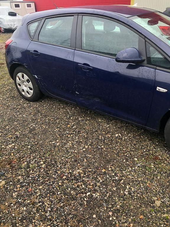 Gebraucht Opel Astra Selection 87 PS (63 kW) 2010 Grau Limousine