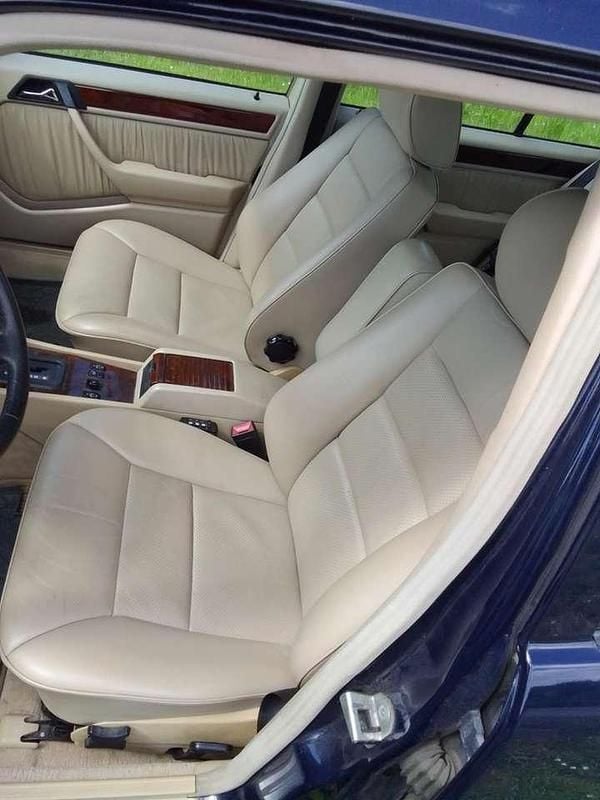 Gebraucht Mercedes E300 147 PS (108 kW) 1995 Blau Limousine