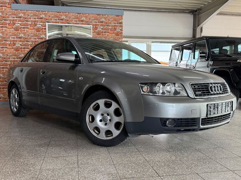 Grau Gebraucht 2002 Audi A4 Limousine | 5.980 € - Bild 1/4