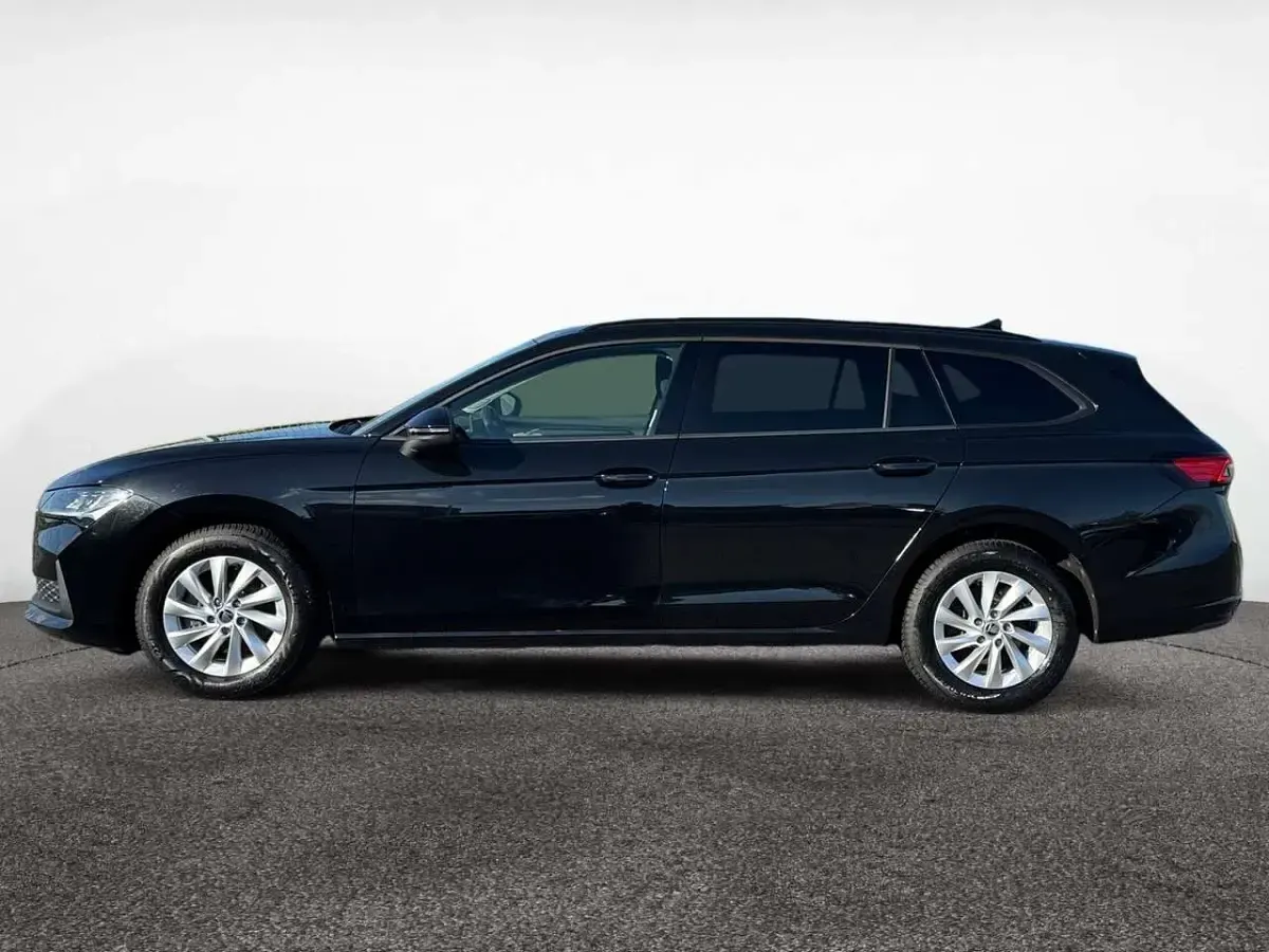 Gebraucht Skoda Superb 150 PS (110 kW) 2024 Ebony schwarz Kombi