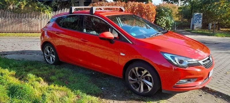 Rot Gebraucht 2017 Opel Astra Dynamic Limousine | 6.990 € (Superpreis) - Bild 1/4