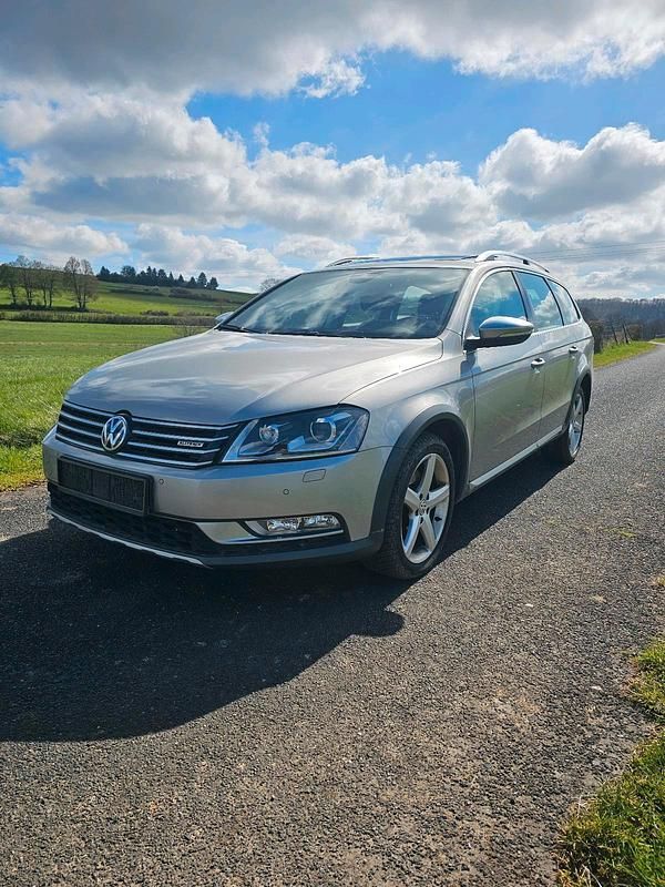Second-hand VW Passat 170 CP (125 kW) 2012 Gri Break