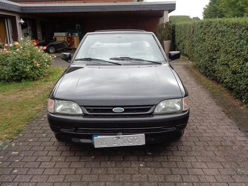 Schwarz Gebraucht 1992 Ford Escort Cabriolet Cabrio | 999 € - Bild 1/4