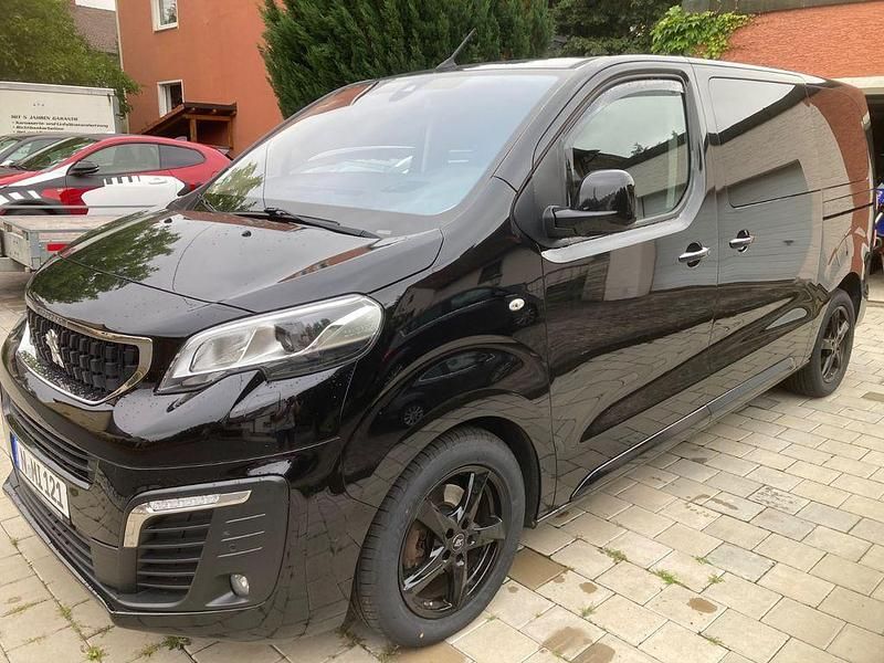Schwarz Gebraucht 2017 Peugeot Traveller Allure Van / Kleinbus | 25.290 € (Superpreis) - Bild 1/4