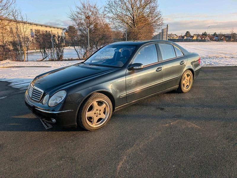 Schwarz Gebraucht 2002 Mercedes E500 Limousine | 11.500 € (Teuer) - Bild 1/4