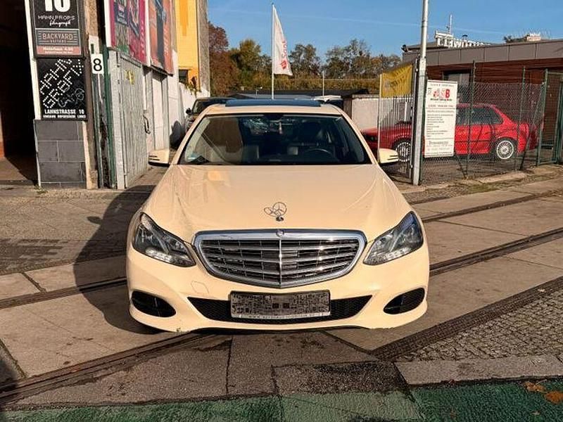 Gebraucht Mercedes E200 136 PS (100 kW) 2015 Hellelfenbein Limousine