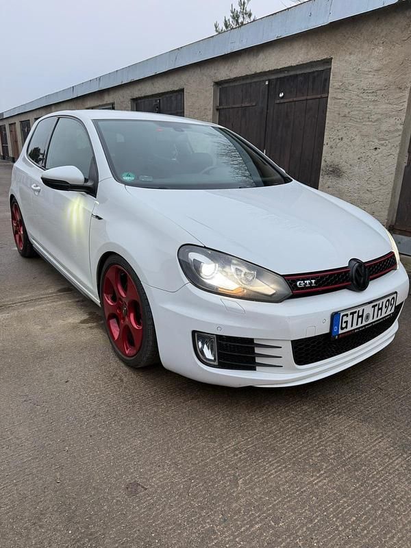 Weiß Gebraucht 2010 VW Golf VI GTI Kleinwagen | 8.300 € - Bild 1/4
