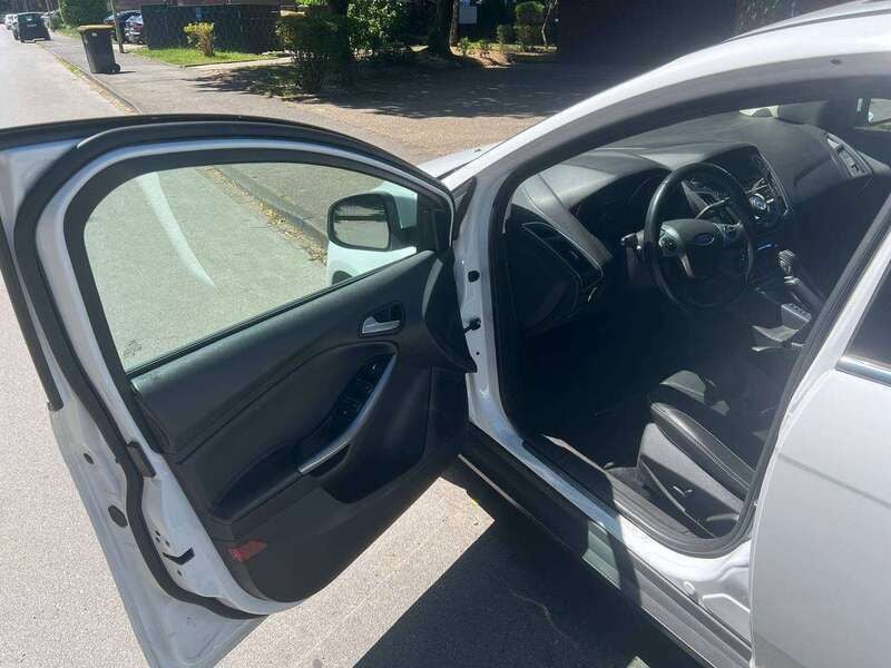 Weiß Gebraucht 2014 Ford Focus Titanium Kombi | 4.500 € (Guter Preis) - Bild 1/4