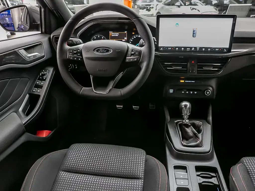 Neu Ford Focus ST-Line 125 PS (91 kW) 2025 Grau Limousine