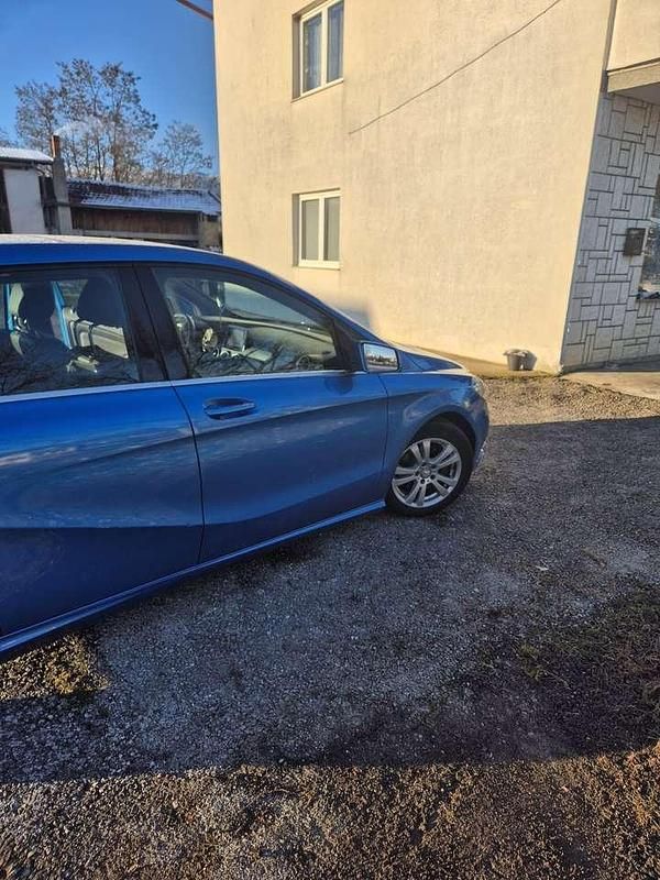 Gebraucht Mercedes B180 122 PS (89 kW) 2013 Van / Kleinbus