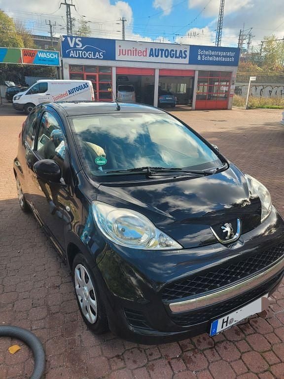 Schwarz Gebraucht 2011 Peugeot 107 Filou Kleinwagen | 2.100 € (Guter Preis) - Bild 1/4