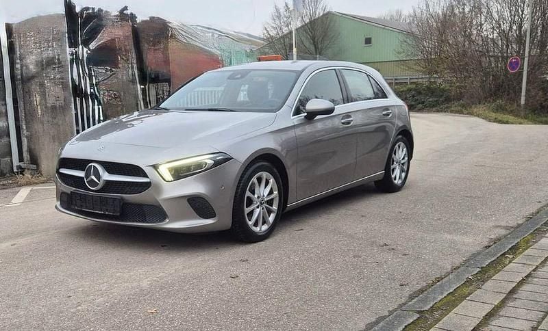 Gebraucht Mercedes A200 163 PS (119 kW) 2019 Grau Limousine