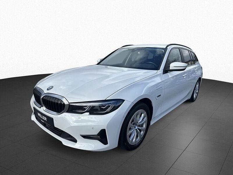 Gebraucht BMW 330e Advantage 292 PS (214 kW) 2022 Weiß Kombi