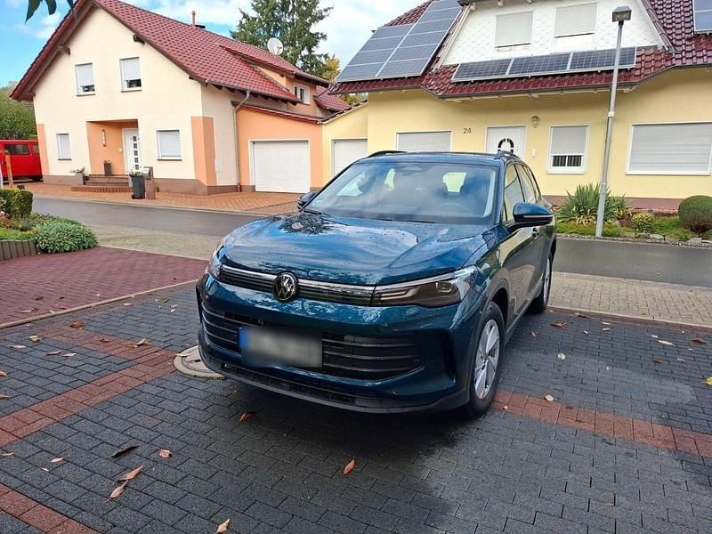 Gebraucht VW Tiguan 131 PS (96 kW) 2025 Blau SUV
