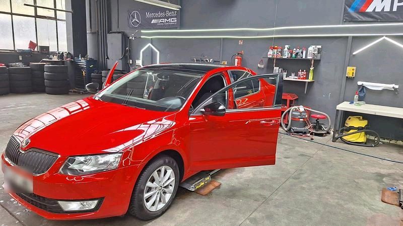 Gebraucht Skoda Octavia 150 PS (110 kW) 2016 Rot Kleinwagen