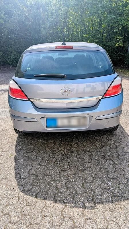 Second-hand Opel Astra 125 CP (91 kW) 2004 Argintiu Hatchback