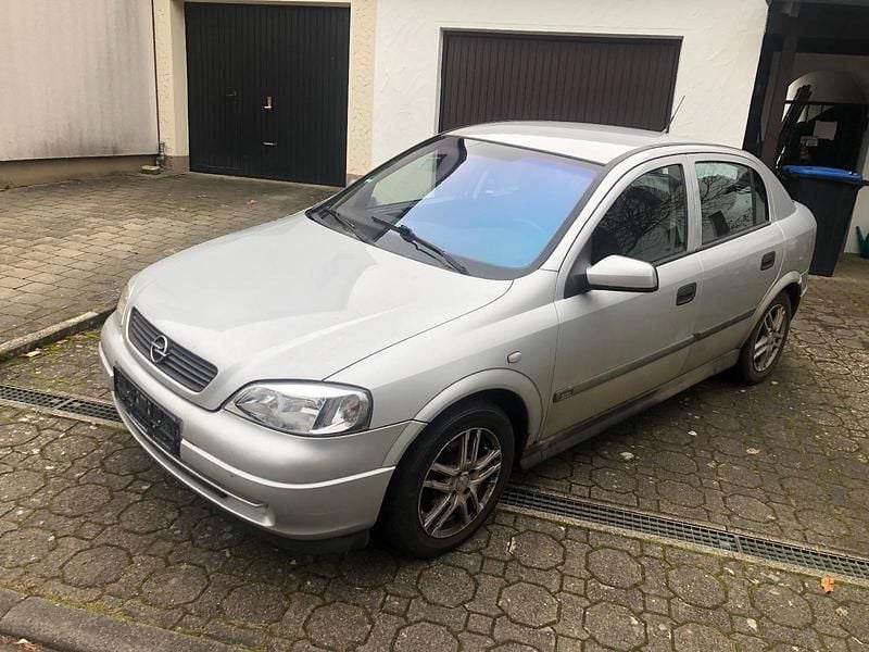 Gebraucht Opel Astra 75 PS (55 kW) 1998 Silber Limousine