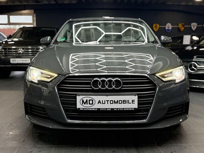 Gebraucht Audi A3 Ambiente 150 PS (110 kW) 2020 Grau Limousine