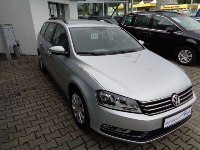 Gebraucht VW Passat 105 PS (77 kW) 2011 Silber metallic Kombi