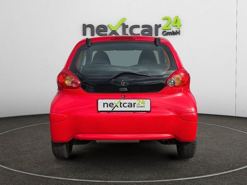 Gebraucht Toyota Aygo Basis 68 PS (50 kW) 2006 Rot Kleinwagen