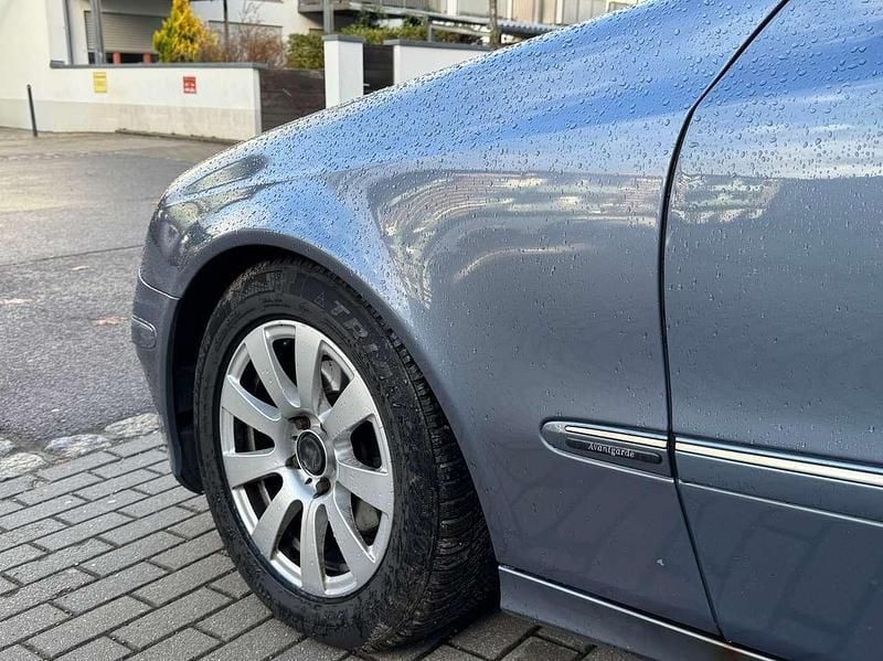 Gebraucht Mercedes E320 Avantgarde 224 PS (164 kW) 2007 Blau Limousine