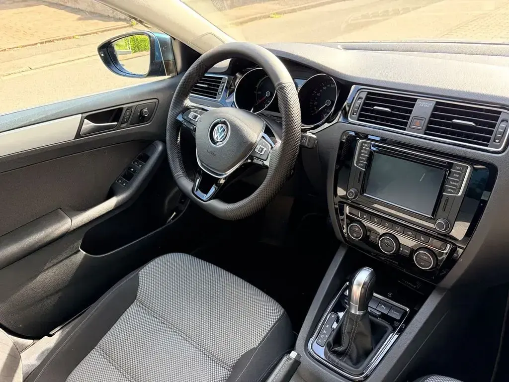 Gebraucht VW Jetta 170 PS (125 kW) 2016 Blau Limousine
