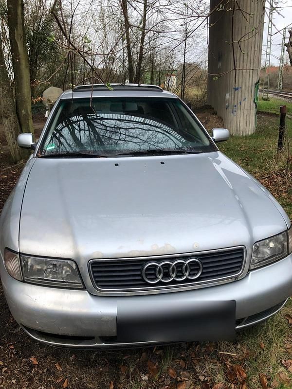 Gebraucht Audi A4 105 PS (77 kW) 1998 Silber Limousine