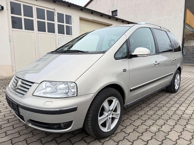 Silber Gebraucht 2010 VW Sharan Exclusive Van / Kleinbus | 4.390 € (Fairer Preis) - Bild 1/4