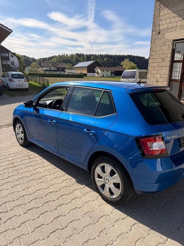 Second-hand Skoda Fabia 60 CP (44 kW) 2016 Albastru Hatchback