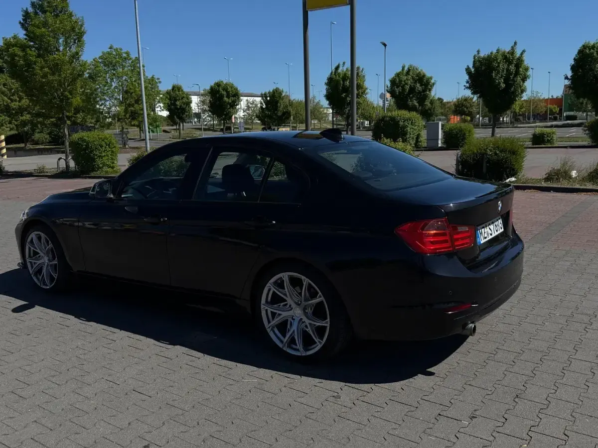 Gebraucht BMW 316 116 PS (85 kW) 2012 Schwarz Limousine