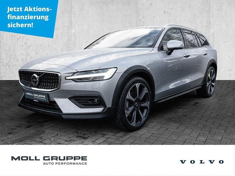 Gebraucht Volvo V60 CC Ultimate 197 PS (144 kW) 2023 Silver dawn / metallic Kombi