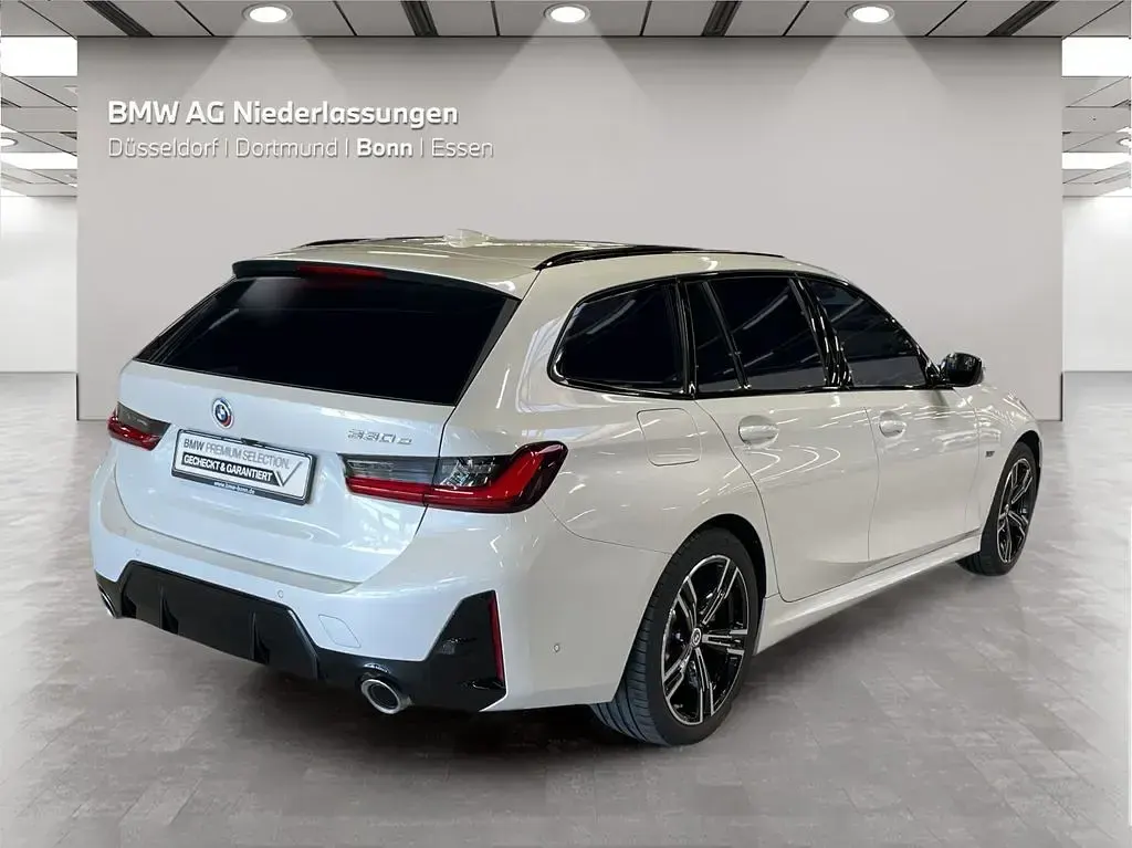 Gebraucht BMW 330e M Sport 292 PS (214 kW) 2023 Weiß Kombi