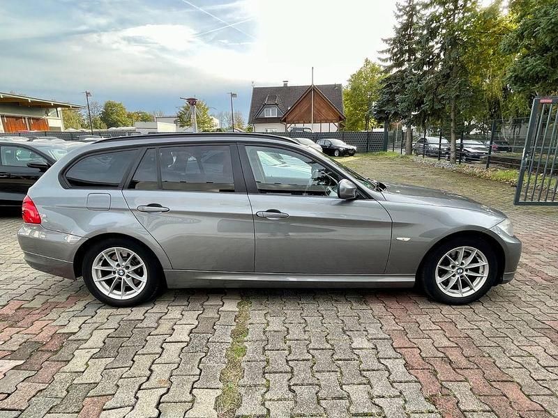 Gebraucht BMW 320 Sport Line 184 PS (135 kW) 2012 Grau Kombi