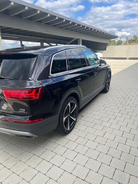Używany Audi Q7 Ambiente 272 KM (200 kW) 2018 Czarny SUV