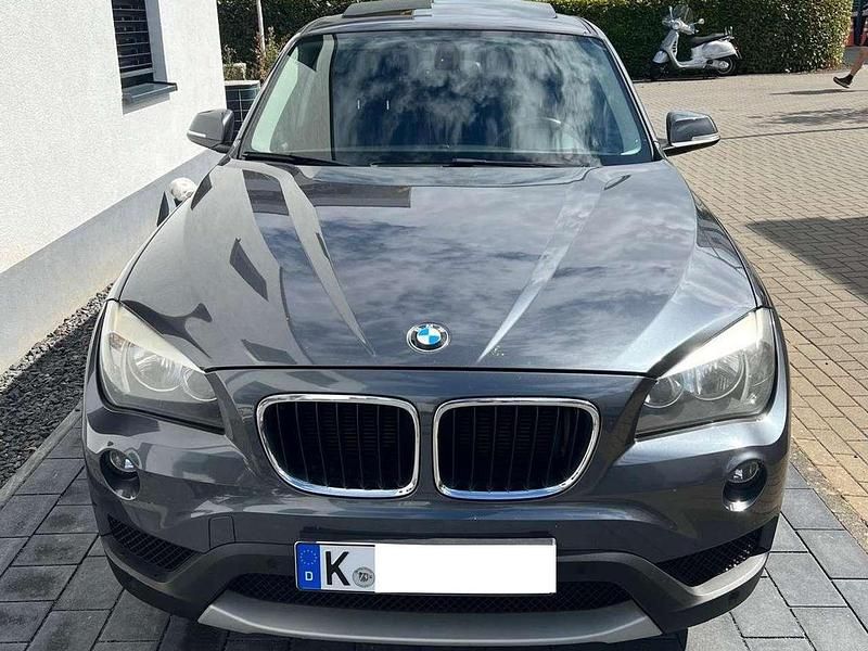 Grau Gebraucht 2012 BMW X1 SUV | 7.500 € (Guter Preis) - Bild 1/4