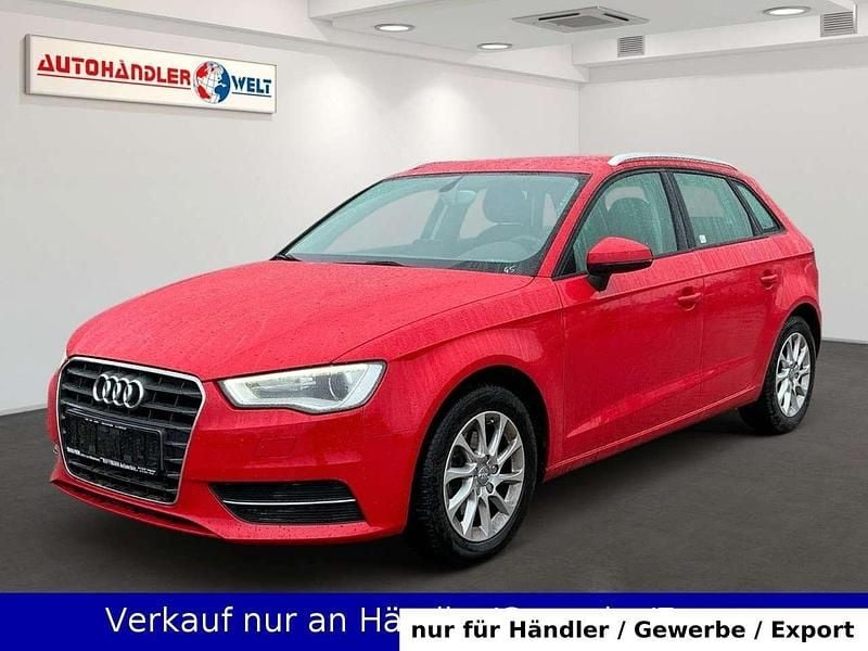 Rot Gebraucht 2014 Audi A3 Attraction Limousine | 11.399 € (Superpreis) - Bild 1/3