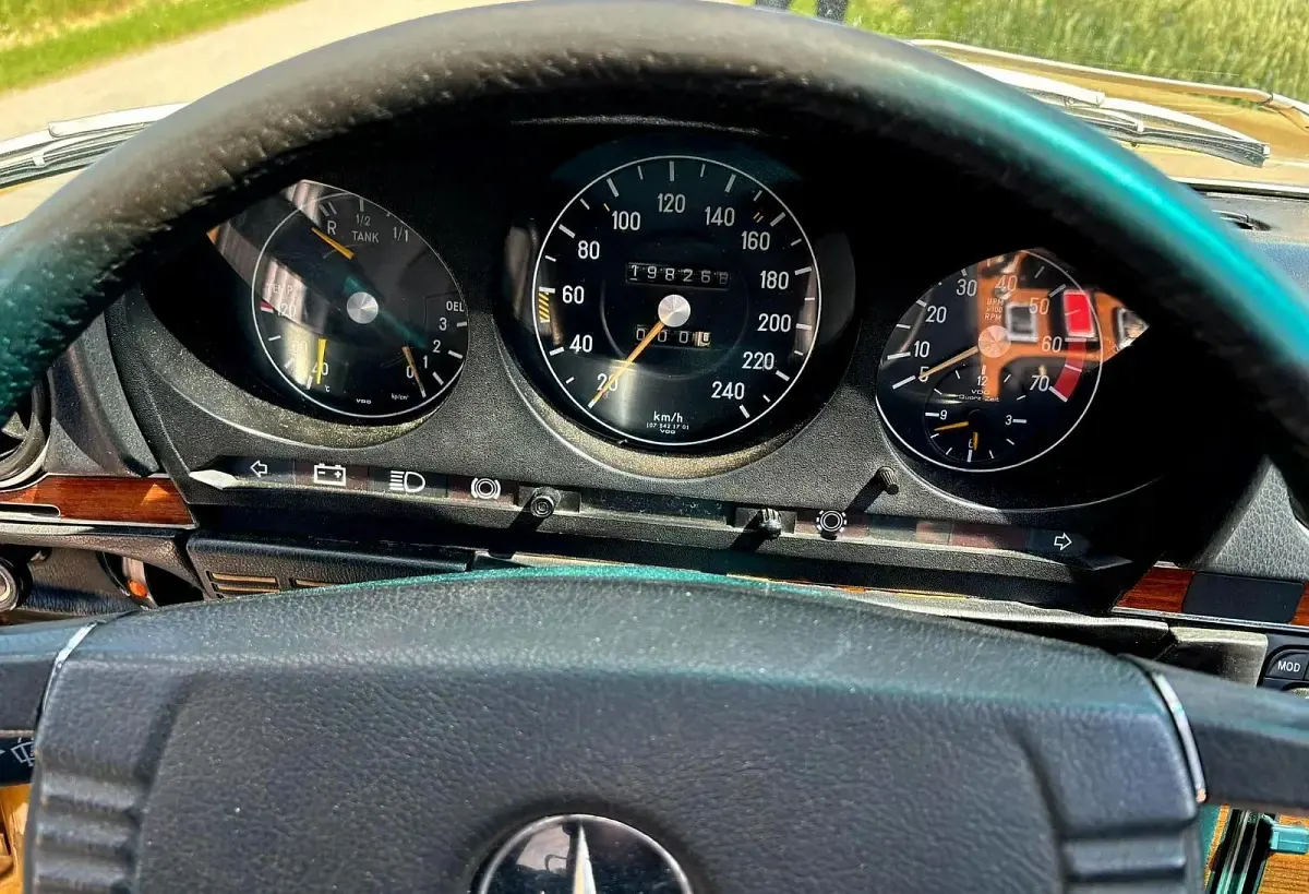 Gebraucht Mercedes SL450 218 PS (160 kW) 1976 Gold Cabrio