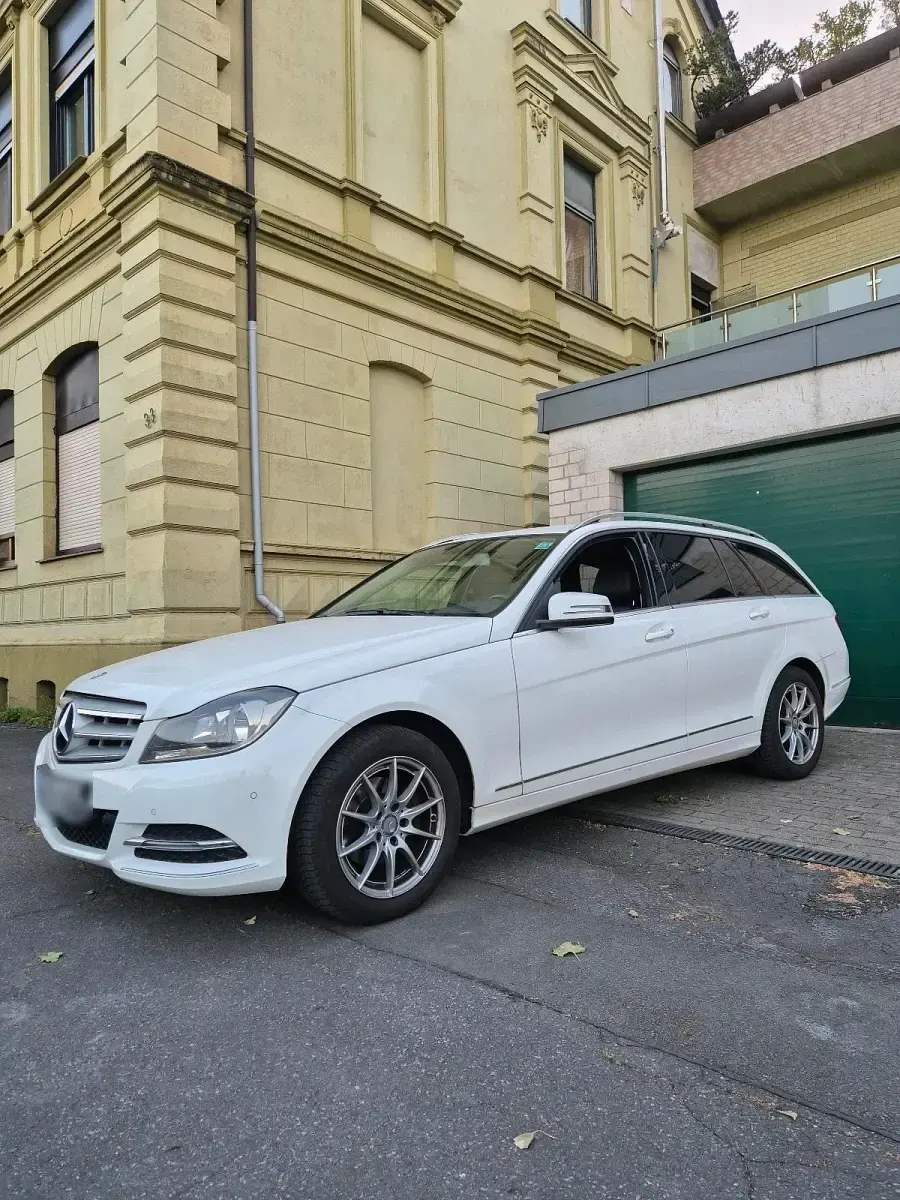 Gebraucht Mercedes C180 156 PS (114 kW) 2014 Weiß Kombi