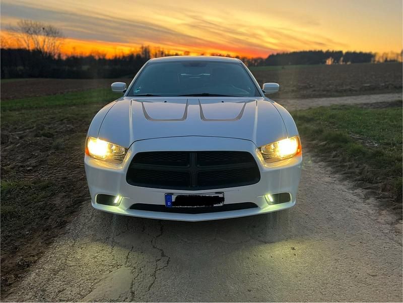 Gebraucht Dodge Charger 375 PS (275 kW) 2013 Weiß Limousine