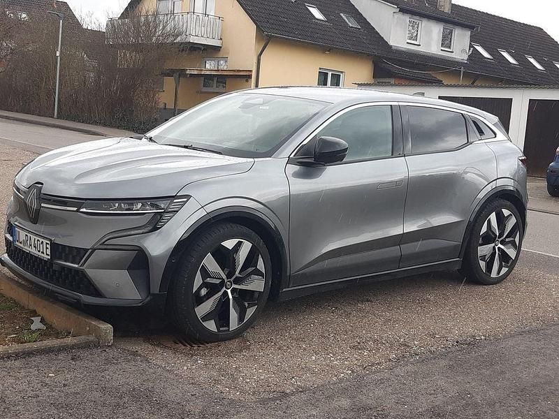 Grau Gebraucht 2023 Renault Mégane Komfort Limousine | 28.500 € (Superpreis) - Bild 1/4