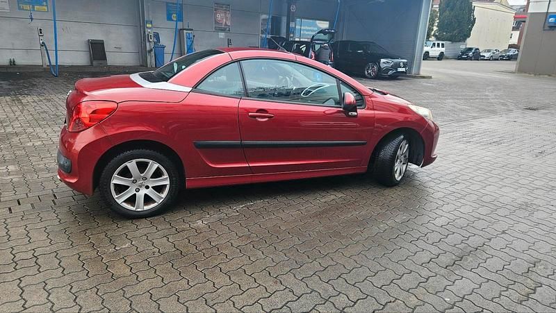 Rot Gebraucht 2009 Peugeot 207 Cabrio | 2.490 € - Bild 1/4