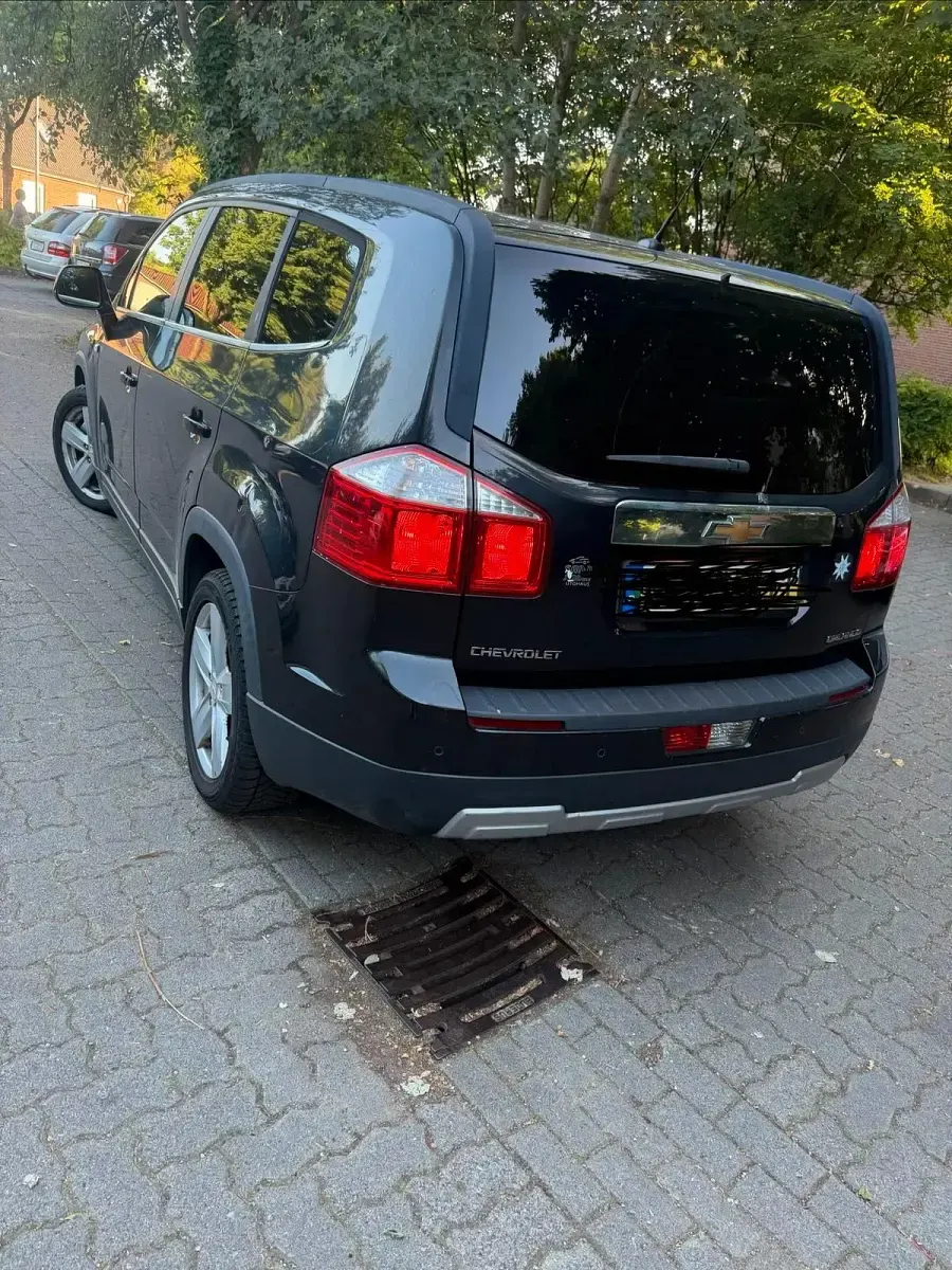 Gebraucht Chevrolet Orlando 163 PS (119 kW) 2013 Schwarz Van / Kleinbus