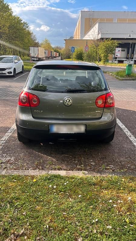Second-hand VW Golf V 105 CP (77 kW) 2004 Gri Hatchback