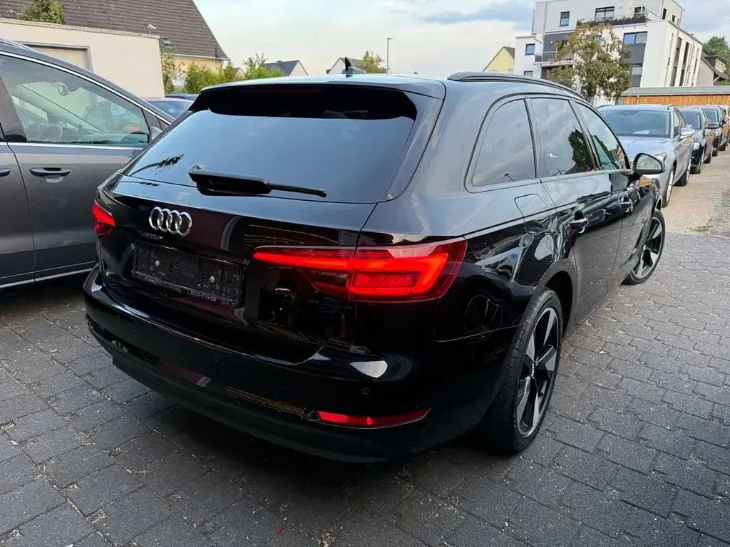 Gebraucht Audi A4 Sport 190 PS (139 kW) 2018 Schwarz Kombi