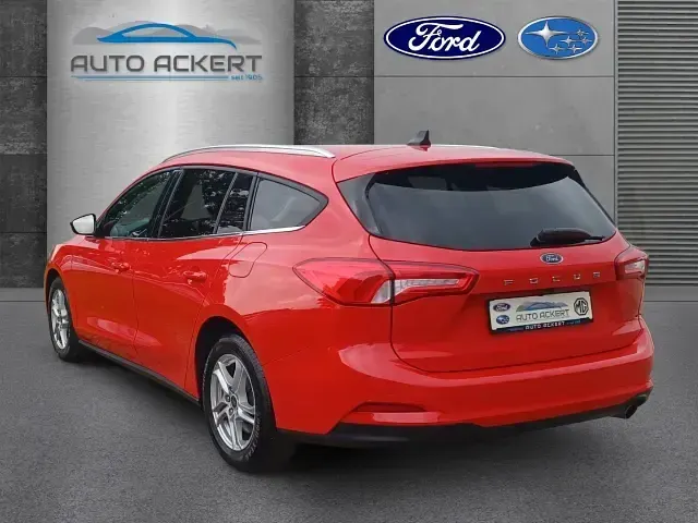 Gebraucht Ford Focus Cool & Connect 125 PS (91 kW) 2022 Rot Kombi